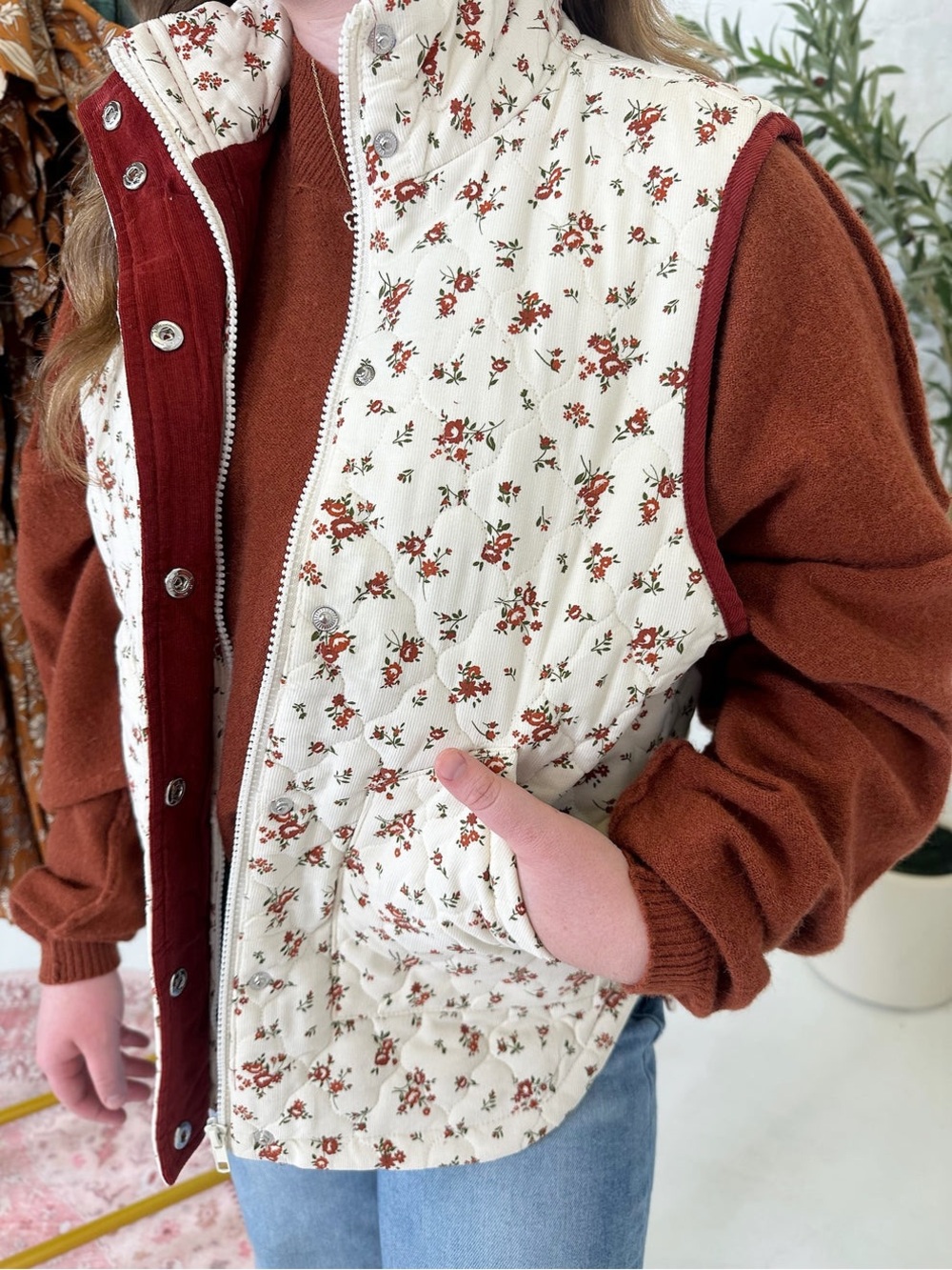 BOUTIQUE NWT Micro Floral Cream and Brown Soft Sleeveless Vest Size M